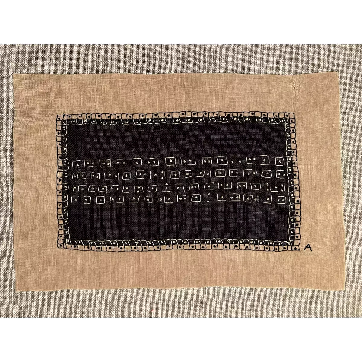 Amparo de la Sota. Bordado sobre tela antigua. Lino y algodón. 2025