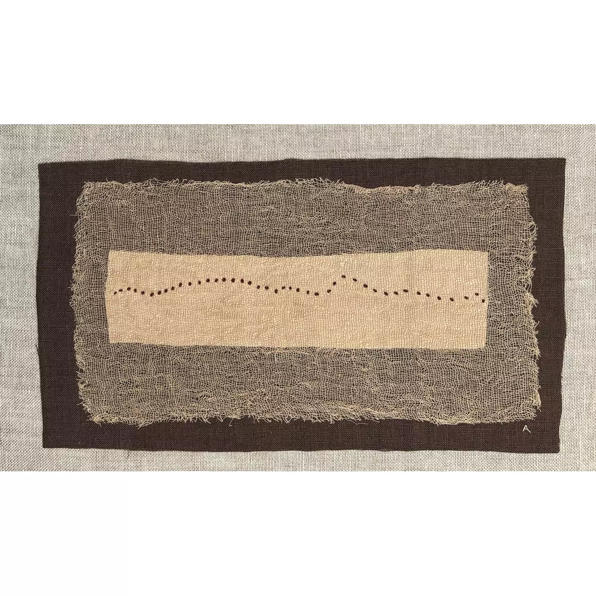 Amparo de la Sota. Bordado a mano sobre gasa. Arte textil.