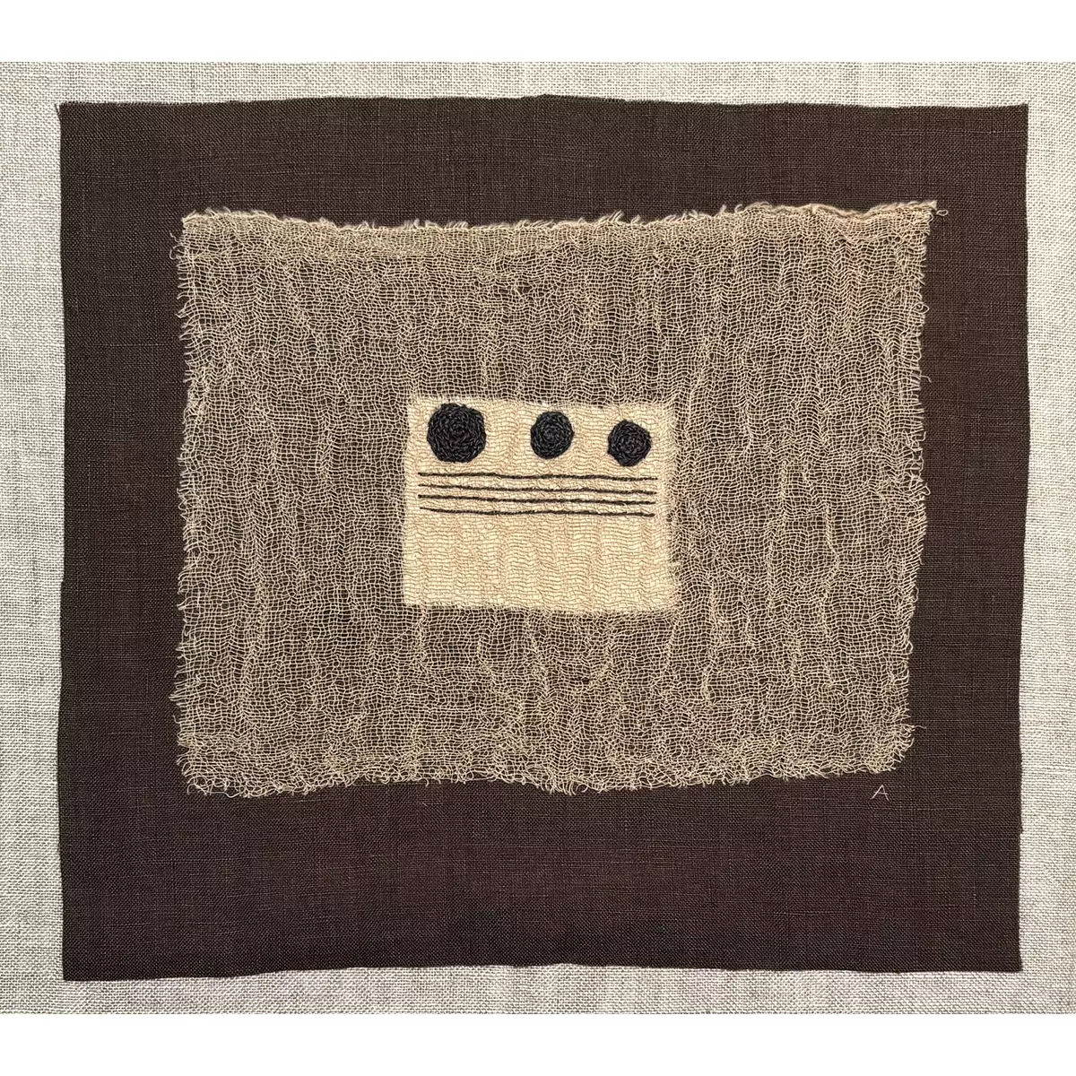 Amparo de la Sota. Bordado sobre gasa. Lino y algodón.