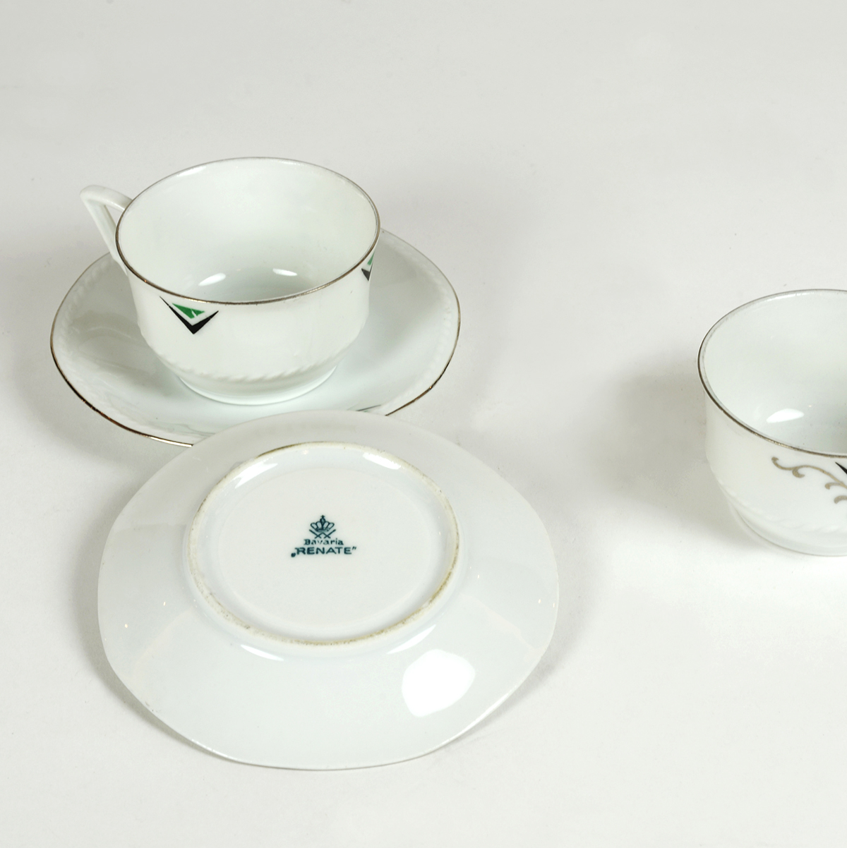 Juego de dos tazas y dos platos, diseño Art decó