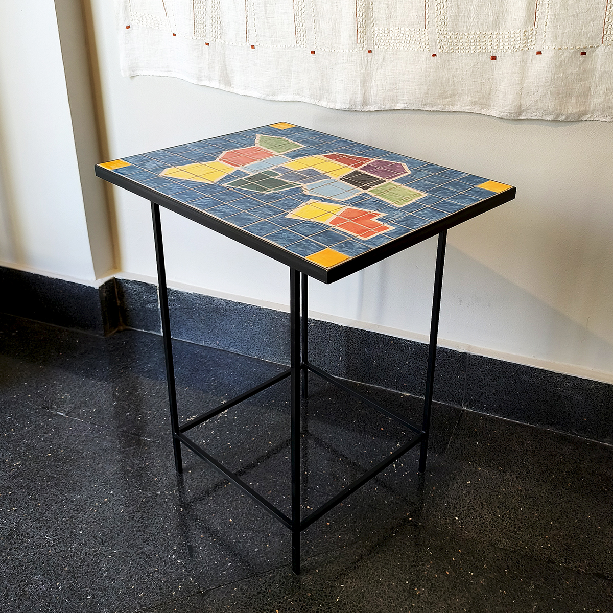 Alfredo Alcain. Mesa de cerámica. Obra original del artisata producida por Table Proyet. 2026