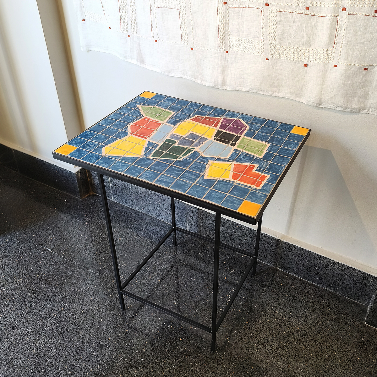 Alfredo Alcain. Mesa de cerámica. Obra original del artisata producida por Table Proyet. 2026