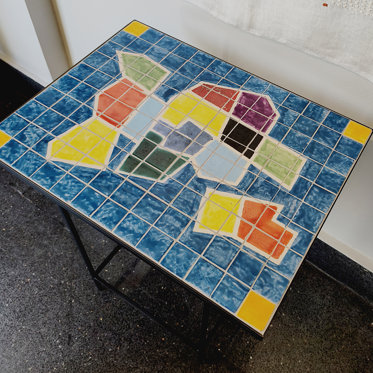 Alfredo Alcain. Mesa de cerámica. Obra original del artisata producida por Table Proyet. 2026