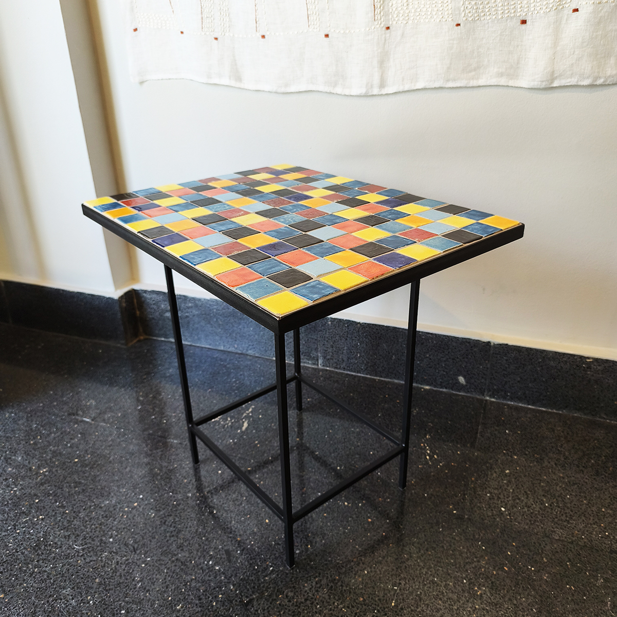 Alfredo Alcain. Mesa de cerámica. Obra original del artisata producida por Table Proyet. 2026