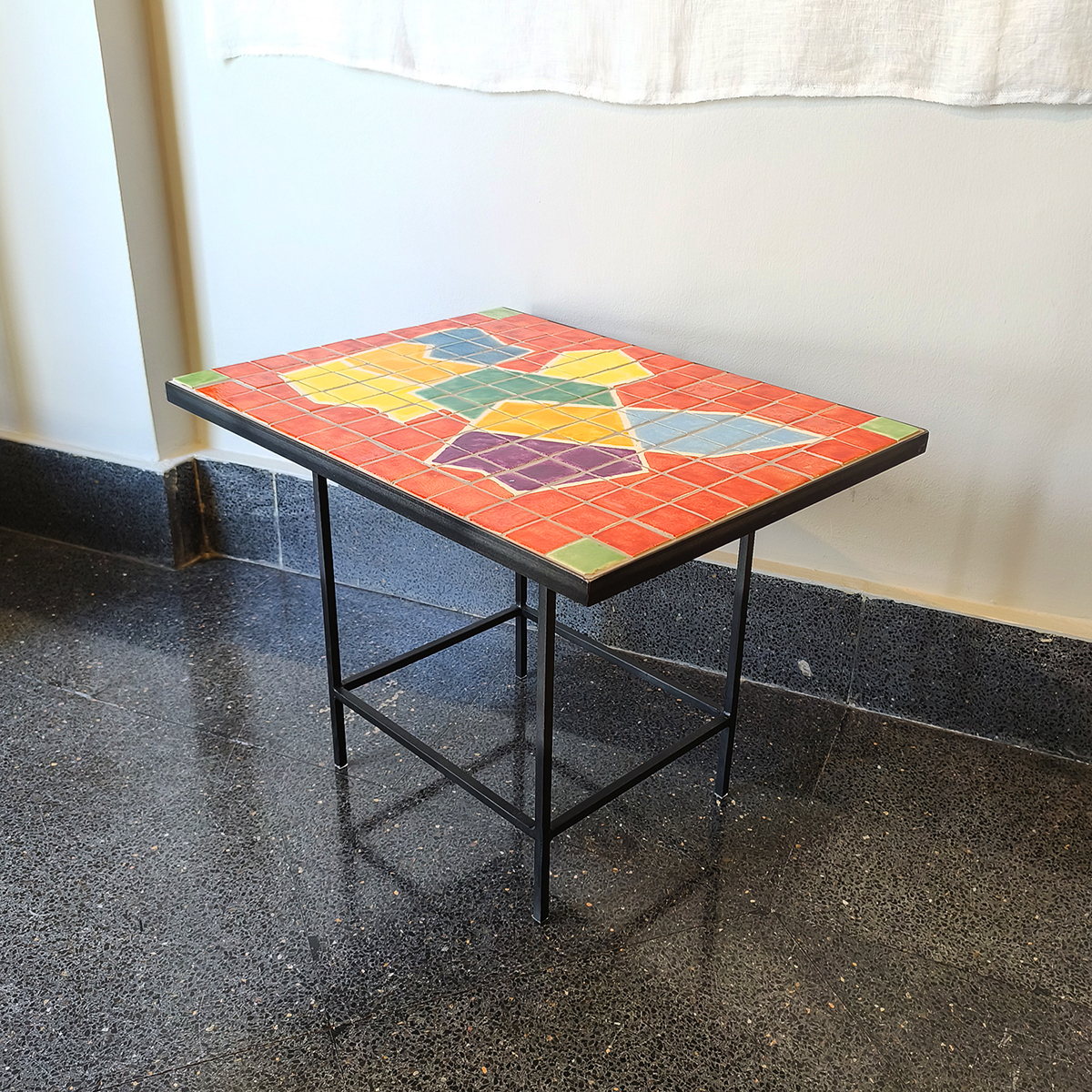 Alfredo Alcain. Mesa de cerámica. Obra original del artisata producida por Table Proyet. 2026