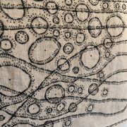 Amparo de la Sota. Texto X, 2024. Bordado a mano sobre tela antigua. Lino y algodón. Detalle