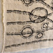 Amparo de la Sota. Texto X, 2024. Bordado a mano sobre tela antigua. Lino y algodón. Detalle