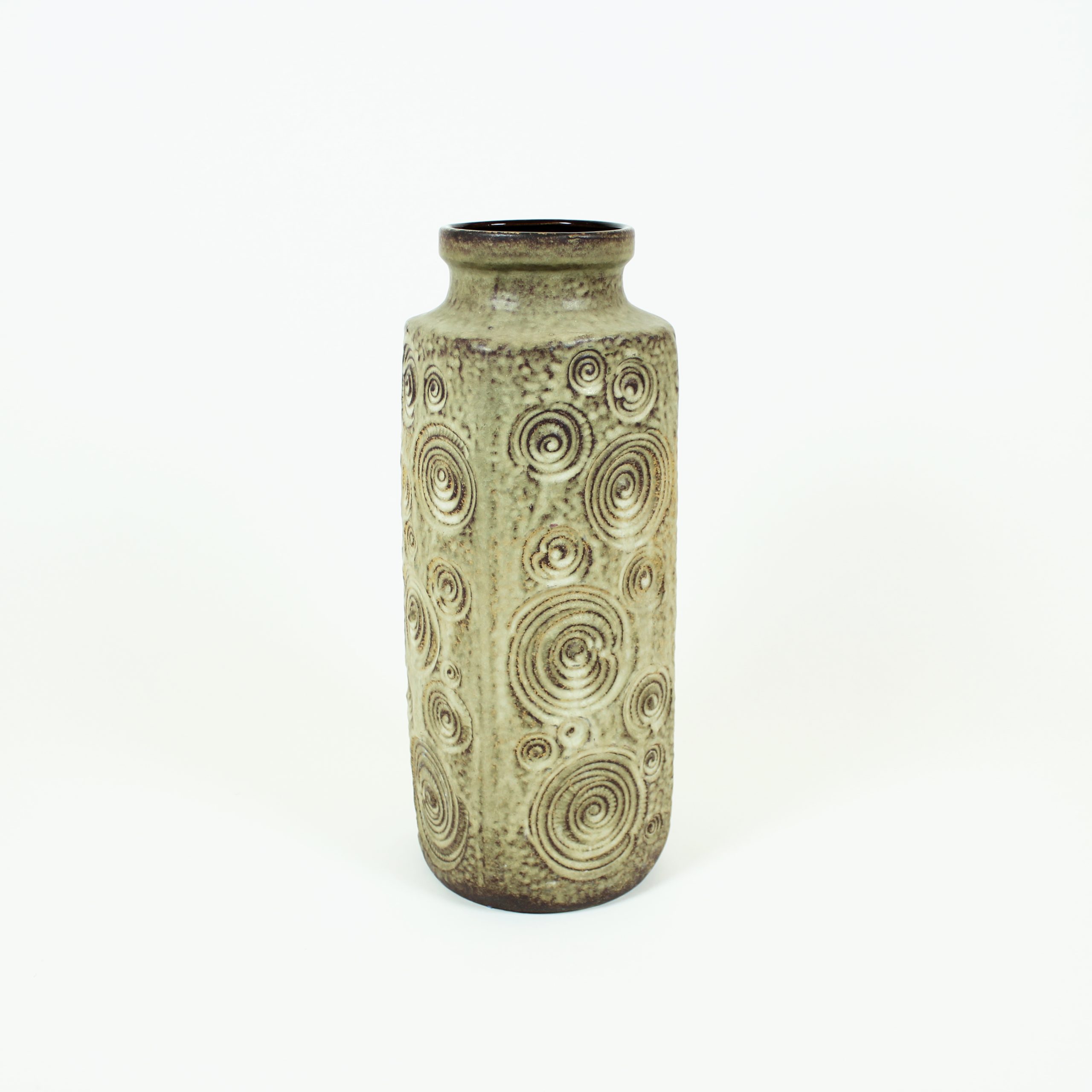 Jarrón Gr. Cerámica con decoración en relieve. Alemania años 60