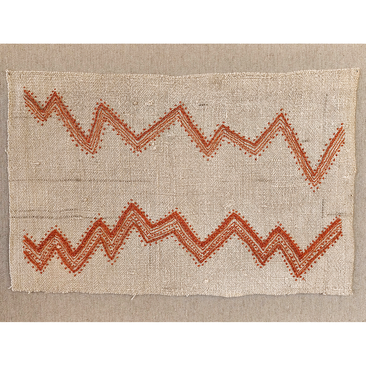 Amparo de a Sota. Bordado a mano sobre lino.