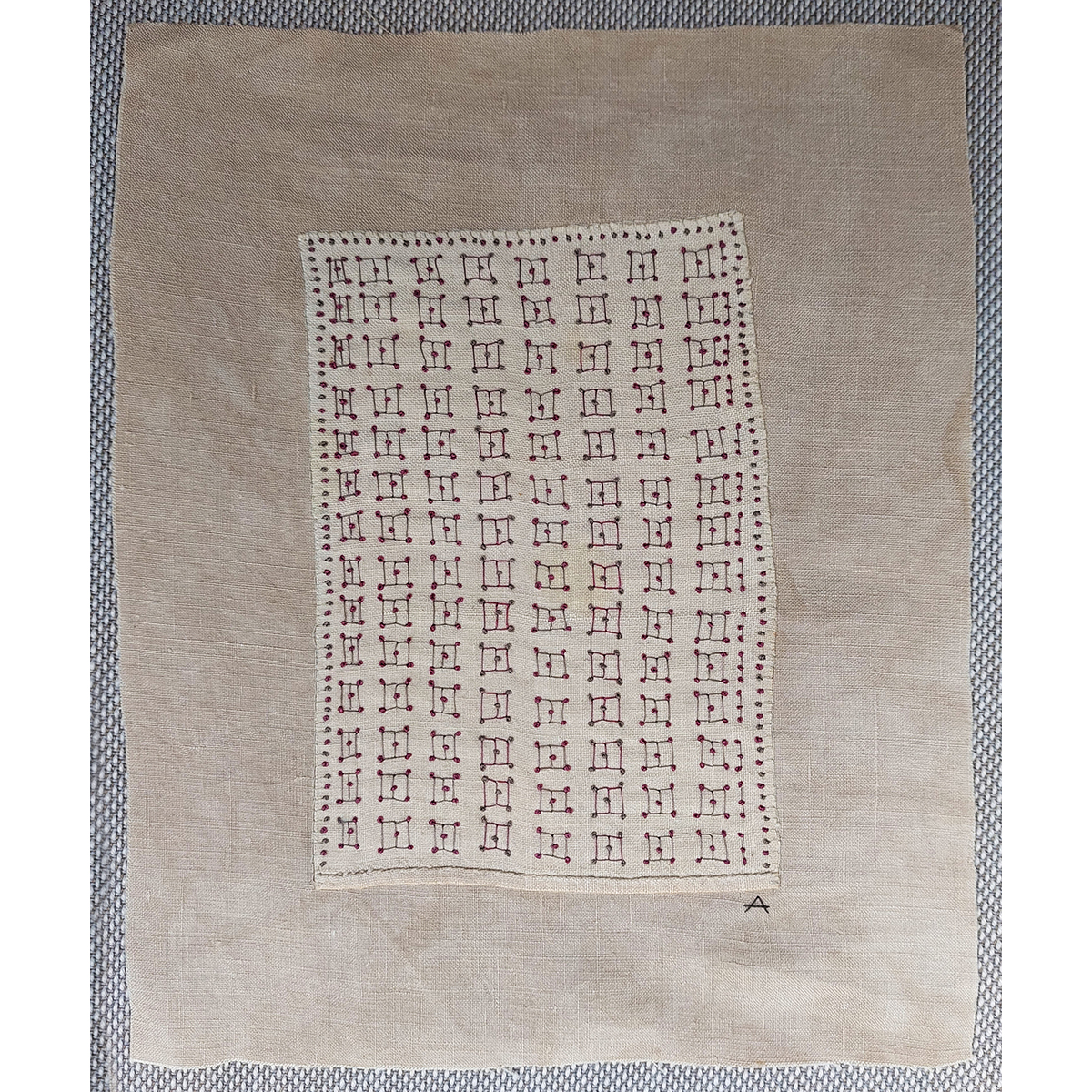 Amparo de la Sota. Bordado a mano sobre tela antigua, 2025.