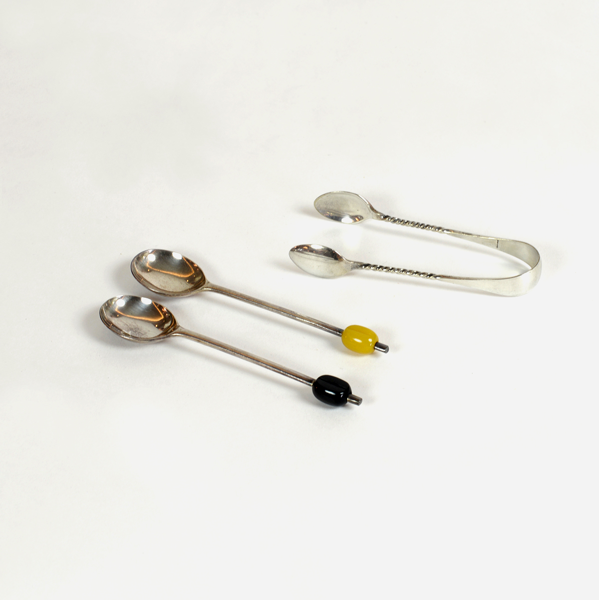 Estuche con seis cucharillas y pinza EPNS, Inglaterra