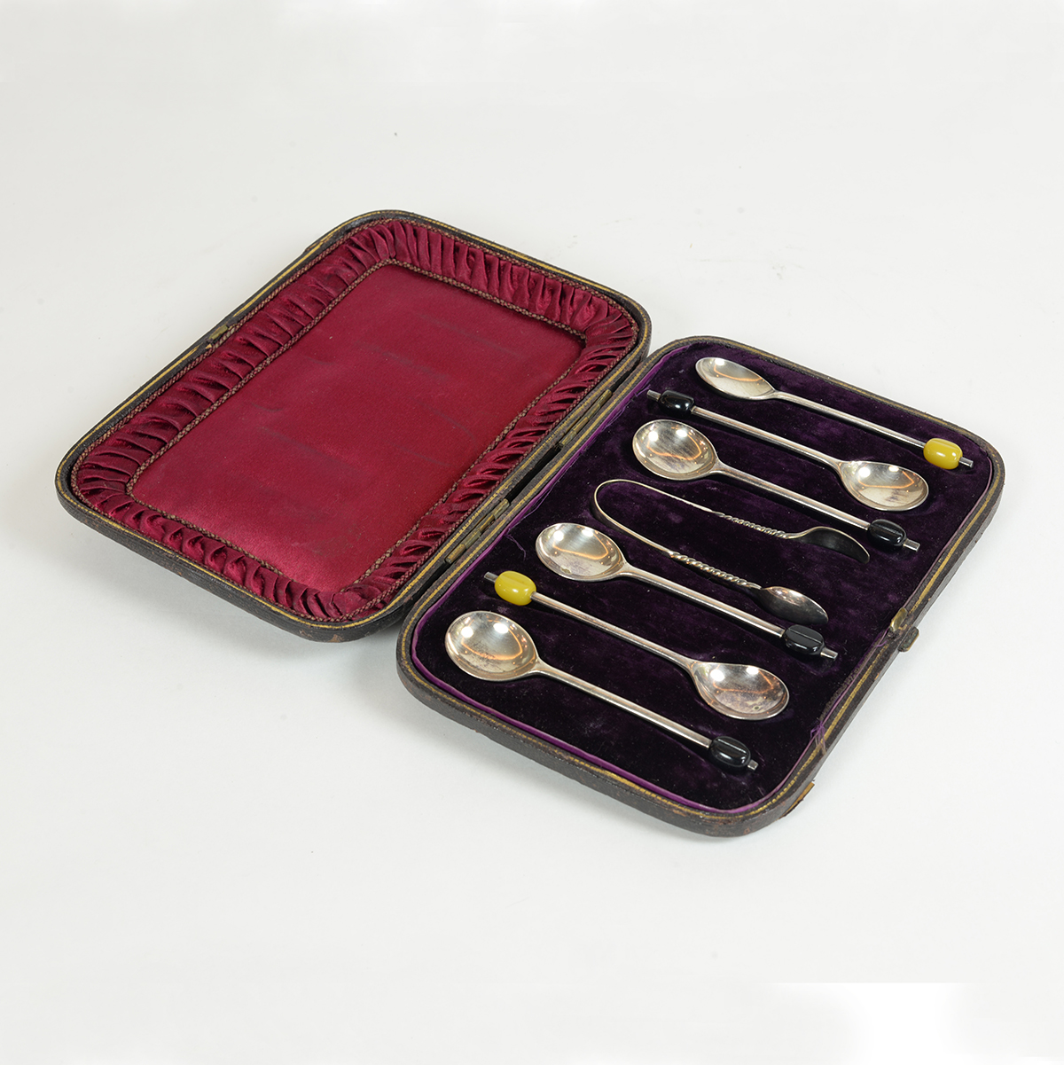Estuche con seis cucharillas y pinza EPNS, Inglaterra