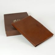 Funda de piel Enrique Loewe Knappe