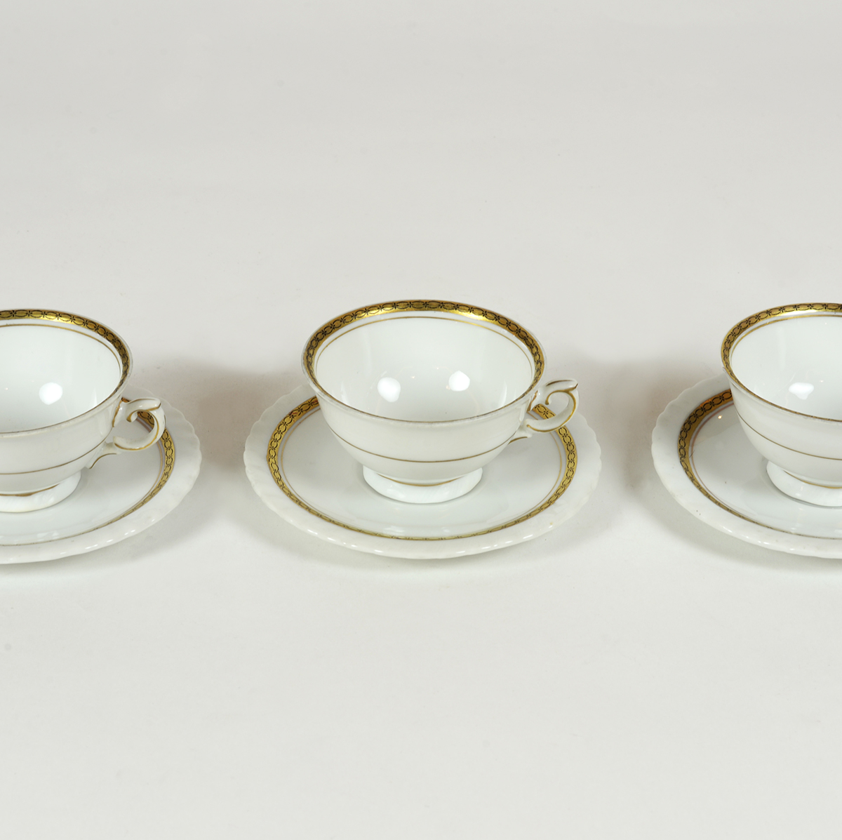 Juego de tres tazas con plato de Thun. Actual Alemania, hacia 1930