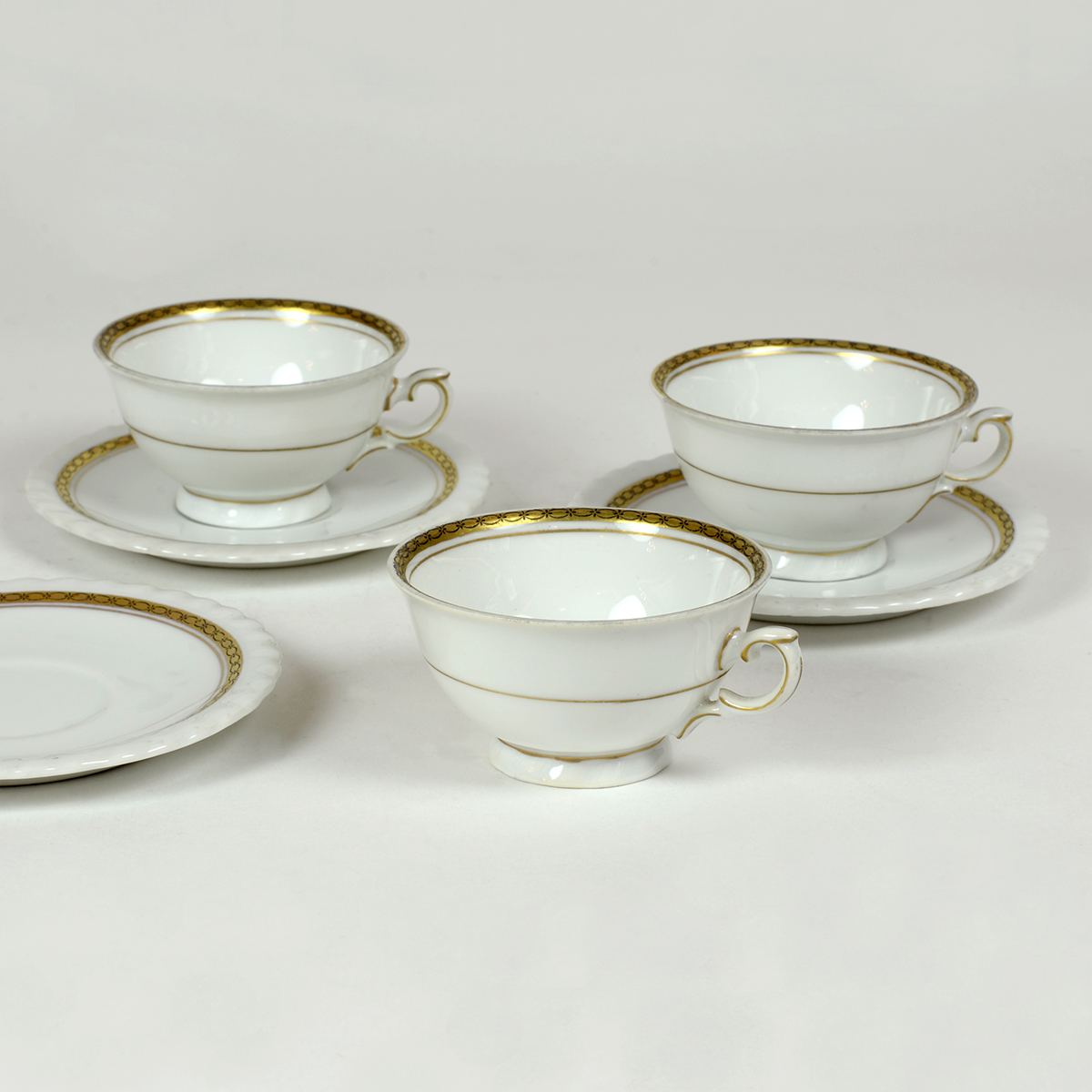 Juego de tres tazas con plato de Thun. Actual Alemania, hacia 1930
