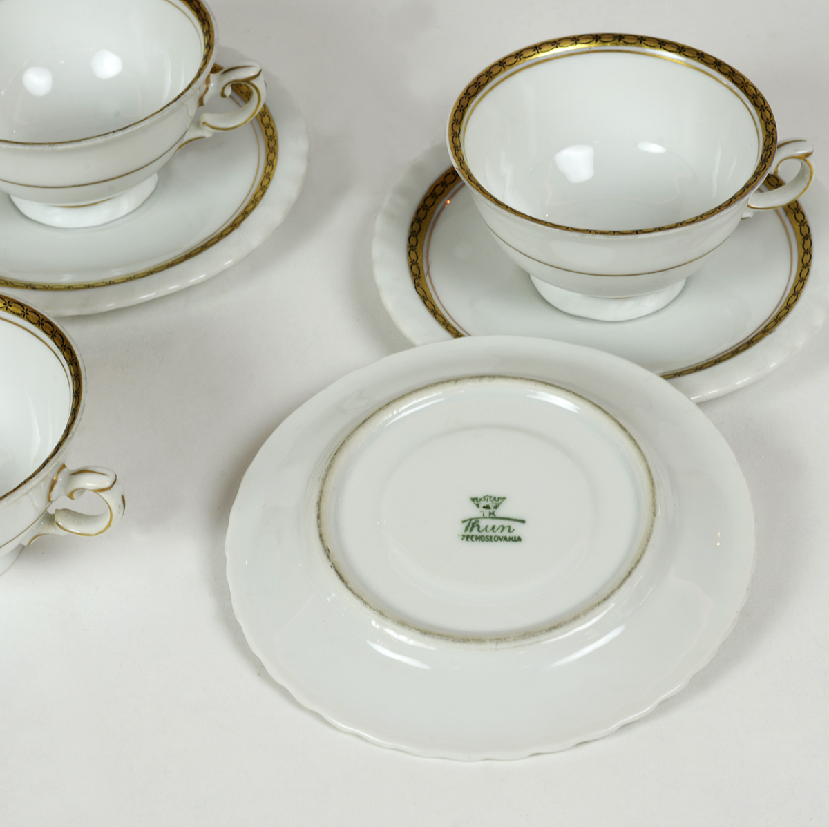 Juego de tres tazas con plato de Thun. Actual Alemania, hacia 1930