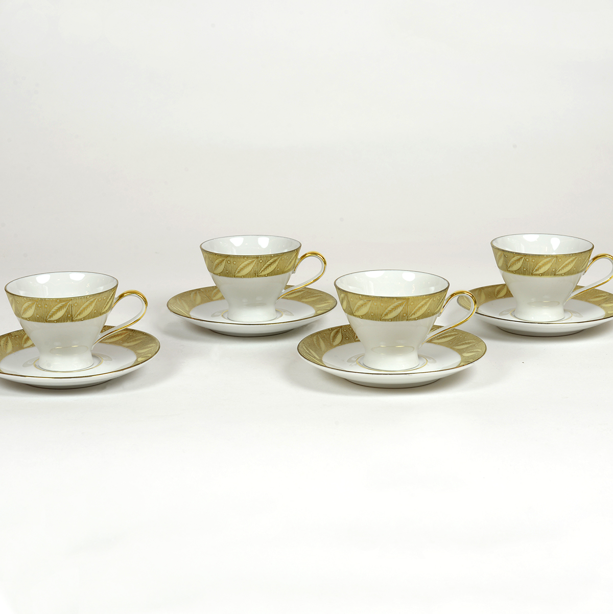 Juego de 4 tazas de porcelana. Alemania, 2ª mitad del siglo XX